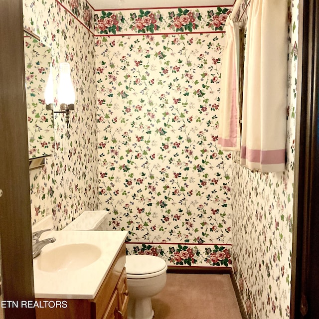 3505 Hackworth Rd, Knoxville, TN 37931 - full bath with wallpapered walls, vanity, and a shower with curtain