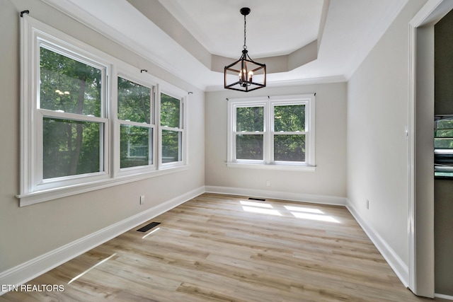 110 Lakecrest Ln, Oak Ridge, TN 37830 - unfurnished room with a chandelier, light wood-style flooring, and a tray ceiling