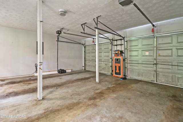 110 Lakecrest Ln, Oak Ridge, TN 37830 - garage featuring a garage door opener
