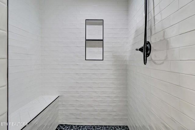 110 Lakecrest Ln, Oak Ridge, TN 37830 - bathroom featuring a tile shower