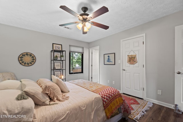 7217 Palermo Rd, Knoxville, TN 37918 - bedroom featuring wood finished floors and a ceiling fan