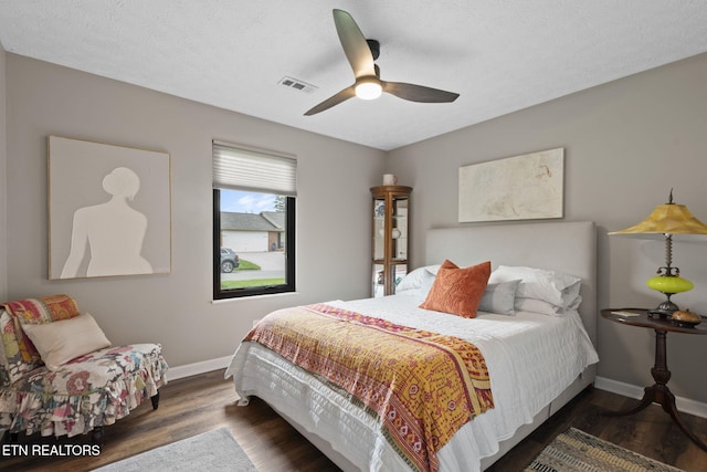 7217 Palermo Rd, Knoxville, TN 37918 - bedroom with wood finished floors and a ceiling fan