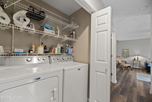 7217 Palermo Rd, Knoxville, TN 37918 - washroom featuring independent washer and dryer, dark wood-style flooring, and a textured ceiling