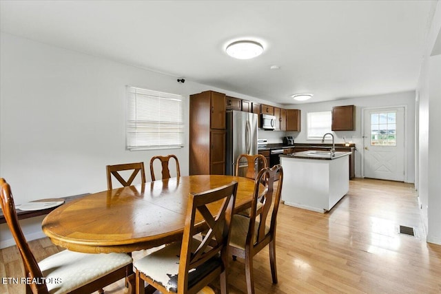 409 Meadow Ln, Middlesboro, KY 40965 - dining area with light wood-style floors