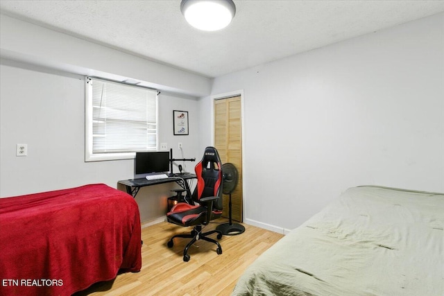 409 Meadow Ln, Middlesboro, KY 40965 - bedroom with wood finished floors, a desk, and a closet