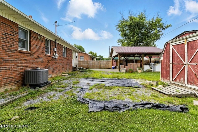 409 Meadow Ln, Middlesboro, KY 40965 - view of yard featuring a storage shed