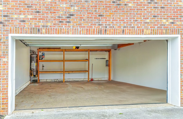 933 Gothic Manor Way, Knoxville, TN 37923 - garage featuring gas water heater