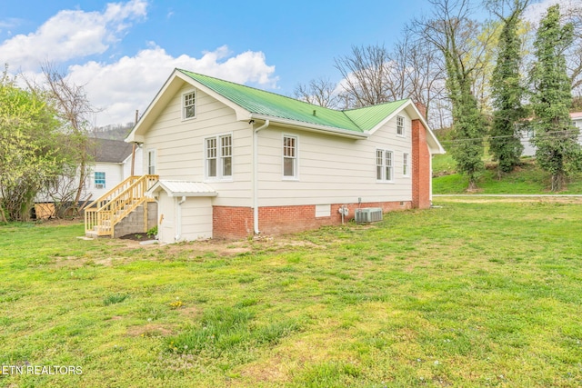 406 S Indiana Ave, Lafollette, TN 37766 - view of side of home with a lawn, crawl space, and a metal roof