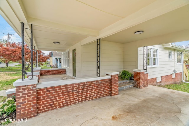 406 S Indiana Ave, Lafollette, TN 37766 - view of covered porch