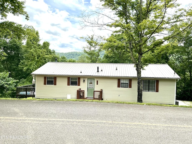 150 Clear Branch Rd, Rocky Top, TN 37769