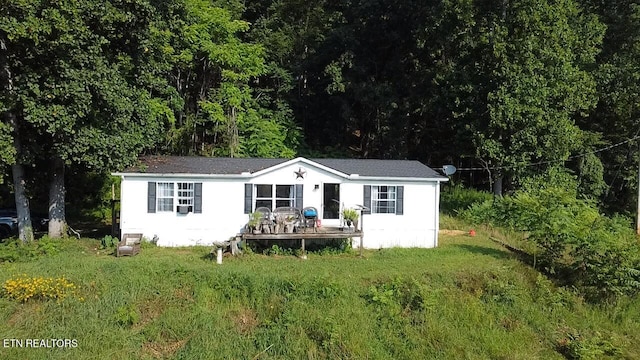167 Marina Ln, Lafollette, TN 37766 - view of front of property featuring a front yard and a deck
