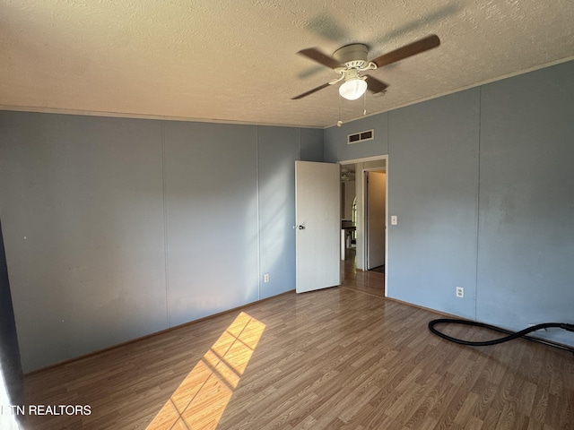 167 Marina Ln, Lafollette, TN 37766 - unfurnished room featuring a ceiling fan, wood finished floors, and a textured ceiling