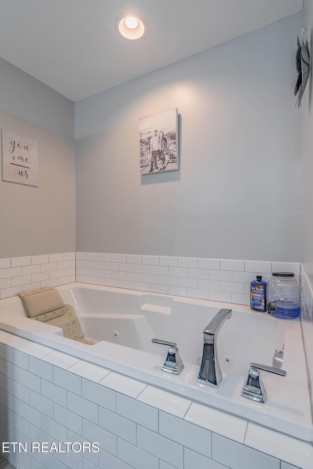 1221 Sky Top Ln, Powell, TN 37849 - full bathroom with a jetted tub
