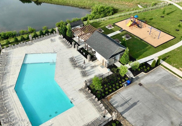 1221 Sky Top Ln, Powell, TN 37849 - bird's eye view of a pool and a large body of water