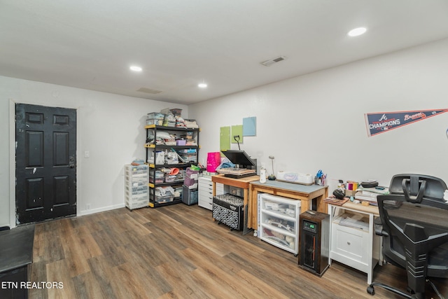 124 Pheasant Rd, Clinton, TN 37716 - home office with wood finished floors and recessed lighting