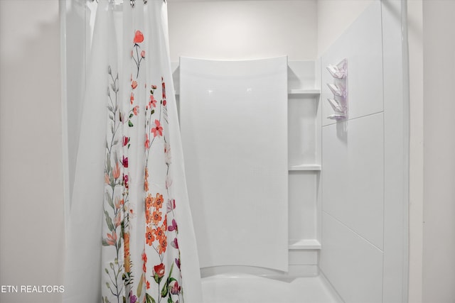 213 Newman Cir, Jefferson City, TN 37760 - full bath with a shower with curtain