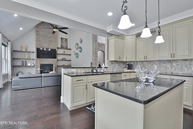 11957 Lakehurst Ln, Knoxville, TN 37934 - kitchen featuring cream cabinets, dark wood-style flooring, decorative backsplash, ceiling fan, and recessed lighting