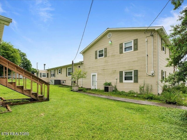 205 Ellison Rd, Lafollette, TN 37766 - rear view of house featuring a yard