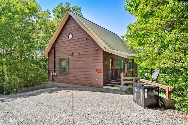 2011 Ridgecrest Loop Ln, Sevierville, TN 37876 - view of side of property with a metal roof