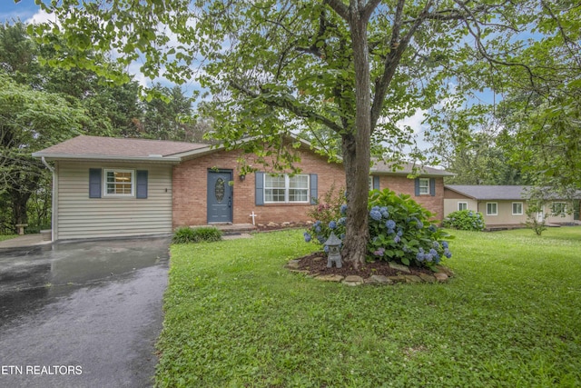 817 W Ridgecrest Dr, Kingston, TN 37763 - photo 1
