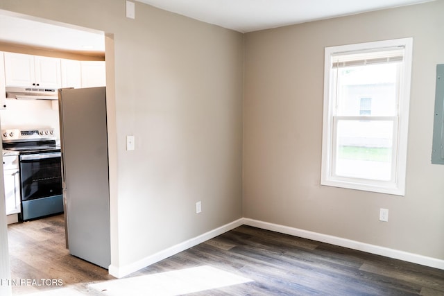 711 E Mountcastle St, Jefferson City, TN 37760 - spare room with wood finished floors and baseboards
