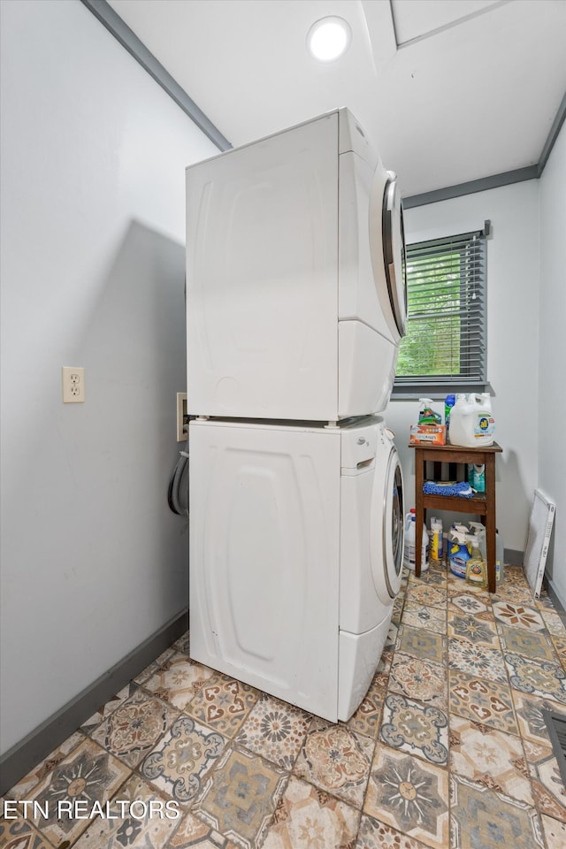 2991 Walden Flats Way, Sevierville, TN 37862 - laundry area with stacked washer and clothes dryer and baseboards