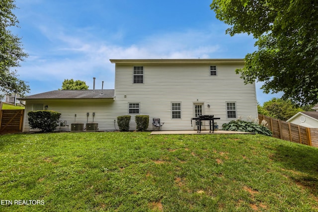 8306 Foxworth Trl, Powell, TN 37849 - rear view of house featuring a fenced backyard and a patio