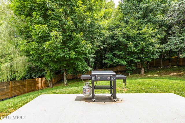 8306 Foxworth Trl, Powell, TN 37849 - fenced backyard with a patio area and a grill