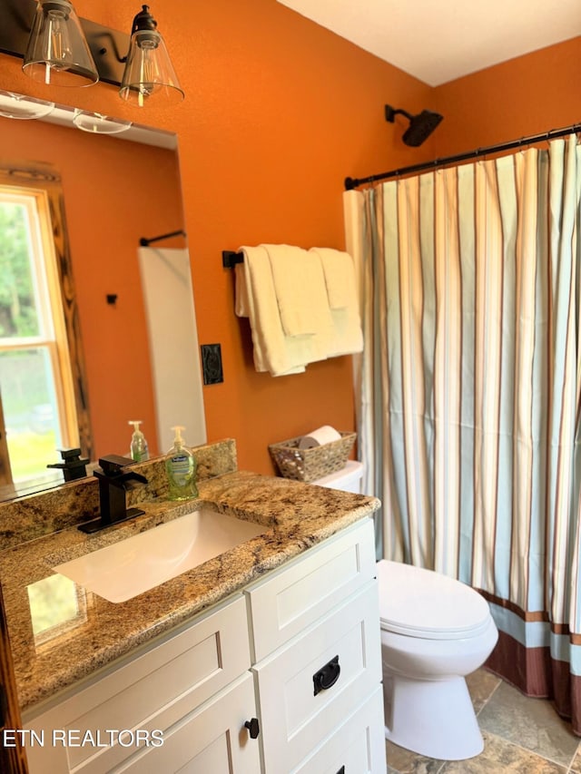 1659 Cherohala Skwy, Tellico Plains, TN 37385 - full bathroom with vanity and curtained shower