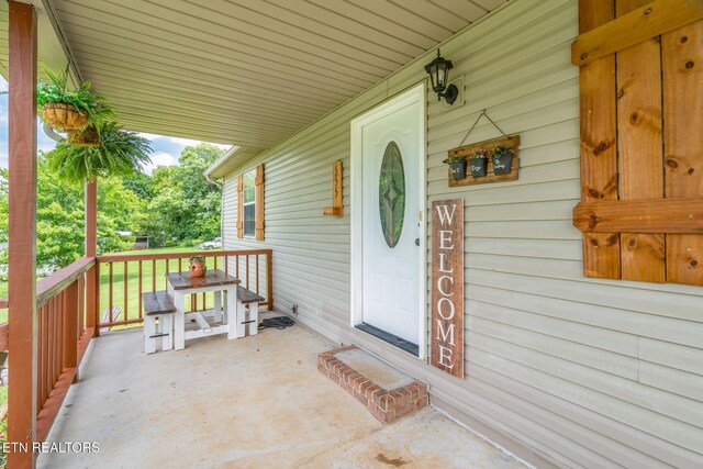 555 N Trigonia Rd, Greenback, TN 37742 - entrance to property with covered porch