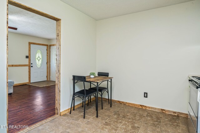 555 N Trigonia Rd, Greenback, TN 37742 - home office featuring a textured ceiling and baseboards