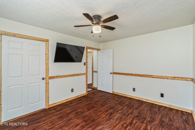 555 N Trigonia Rd, Greenback, TN 37742 - unfurnished bedroom featuring dark wood finished floors, a textured ceiling, and a ceiling fan