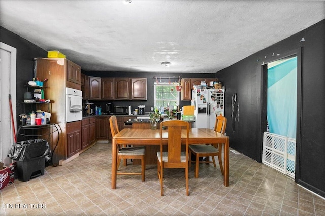 330 Dilbeck Ln, Caryville, TN 37714 - dining area with a textured ceiling