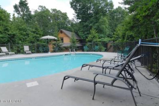 315 Greenwood Way, Pigeon Forge, TN 37863 - community pool with a patio area and view of scattered trees