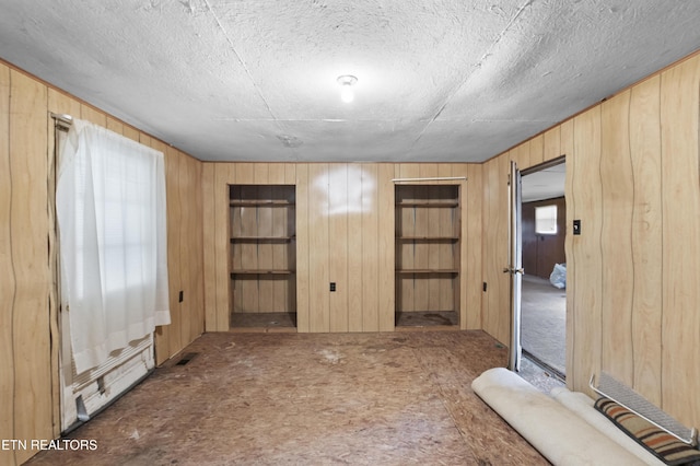 807 E E Chestnut St, Lafollette, TN 37766 - spare room with wood walls