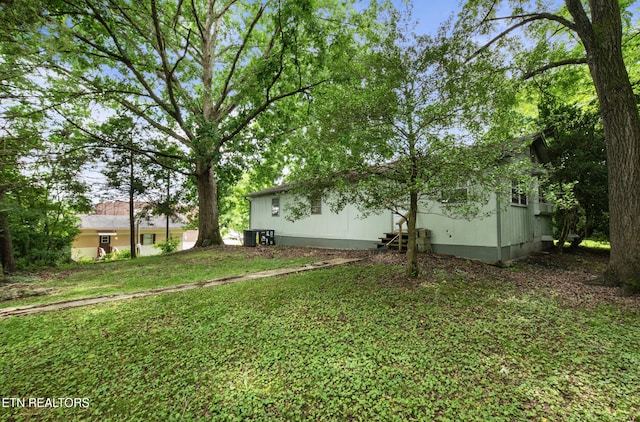 807 E E Chestnut St, Lafollette, TN 37766 - view of yard with entry steps