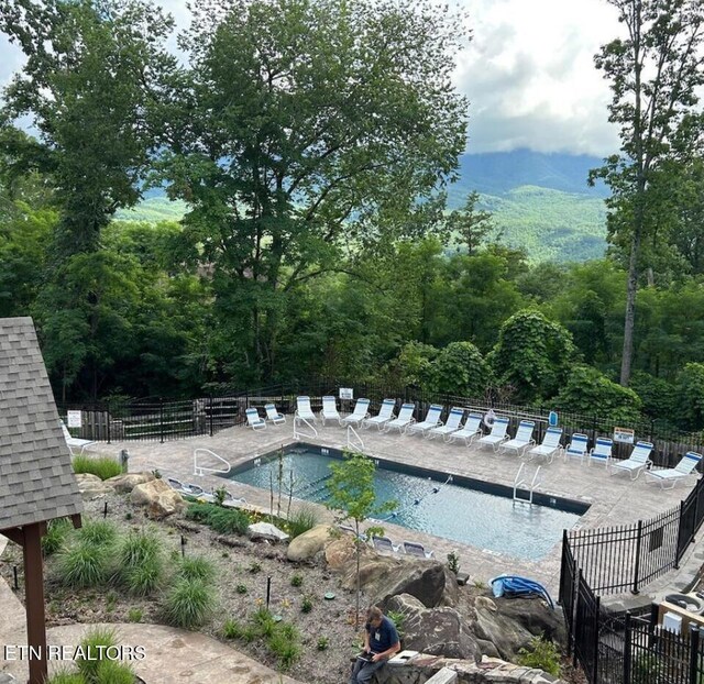 925 Sunshine Trl, Gatlinburg, TN 37738 - photo 7