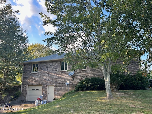1790 Coon Hunt Rd, Baxter, TN 38544 - view of side of home featuring brick siding, a lawn, and a garage