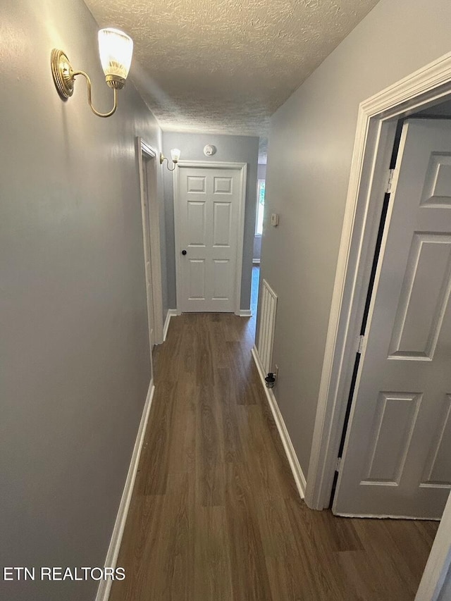 1790 Coon Hunt Rd, Baxter, TN 38544 - corridor featuring a textured ceiling and dark wood-style flooring
