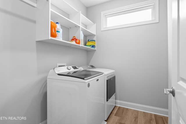 402 Sycamore Pl, Loudon, TN 37774 - laundry room featuring independent washer and dryer and wood finished floors