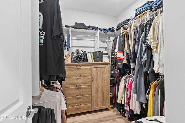 402 Sycamore Pl, Loudon, TN 37774 - spacious closet with wood finished floors