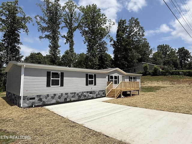 1684 Shields Dr, Morristown, TN 37814 - manufactured / mobile home featuring a deck, a front lawn, and crawl space