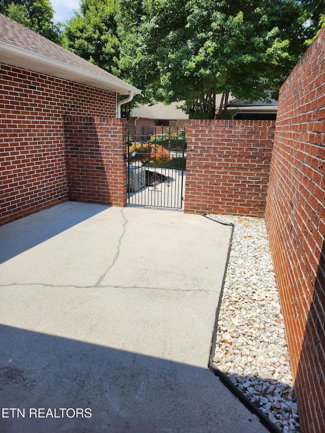 715 Cedar Ln Unit 135, Knoxville, TN 37912 - view of patio / terrace featuring a gate