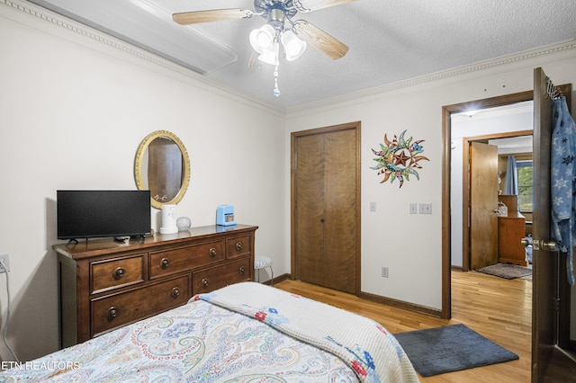 122 Glenwood Dr, Crossville, TN 38555 - bedroom featuring wood finished floors, crown molding, and a ceiling fan