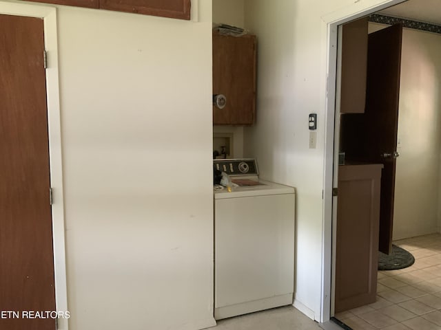 195 Hamblin St, New Tazewell, TN 37825 - laundry area with washer / clothes dryer and light tile patterned flooring