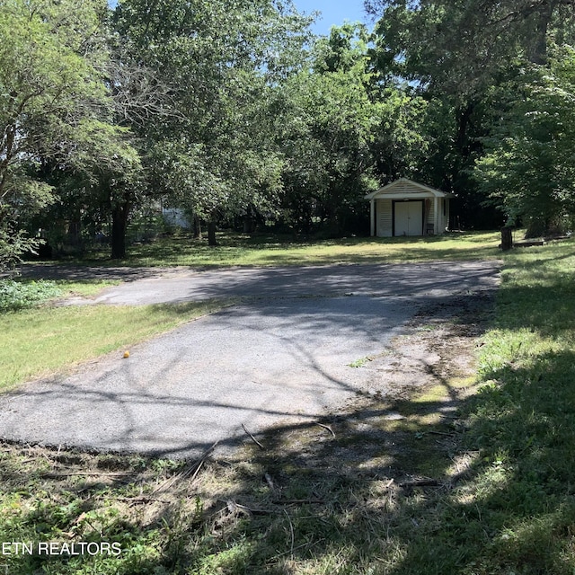 195 Hamblin St, New Tazewell, TN 37825 - view of yard with a shed
