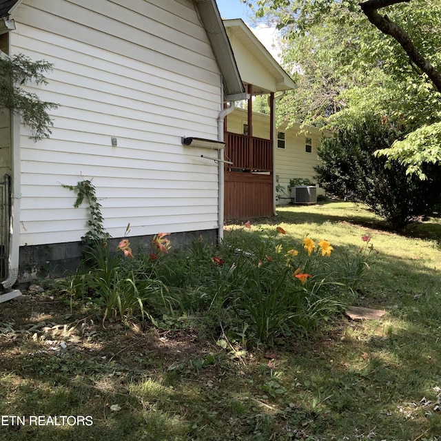 195 Hamblin St, New Tazewell, TN 37825 - doorway to property featuring a yard