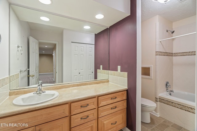 363 Staghorn Ln, Seymour, TN 37865 - bathroom with tiled shower / bath combo, vanity, and recessed lighting