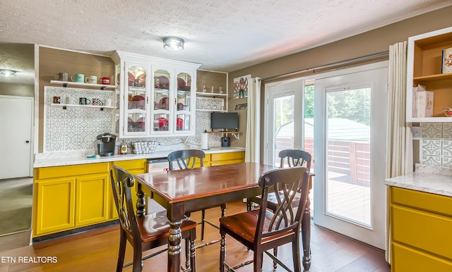 181 Overlook Ln, Jacksboro, TN 37757 - dining room featuring a textured ceiling and light wood-style flooring