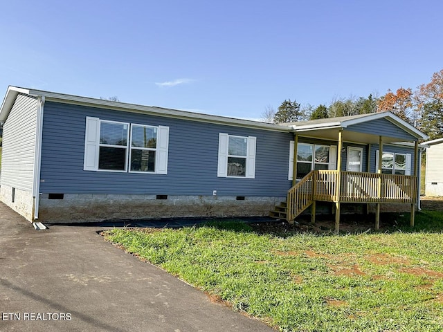 338 Bungalow Dr, Dandridge, TN 37725 - manufactured / mobile home featuring crawl space, a porch, and a front lawn